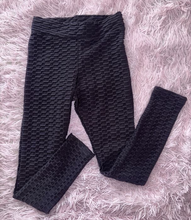 Черен релефен клин