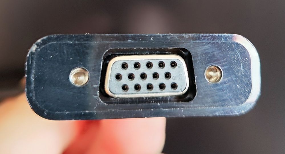 Samsung SyncMaster 2243nw + преходник от VGA към HDMI