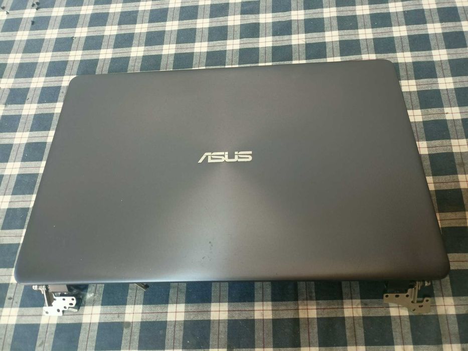 Elemente Asus R702u X705Q