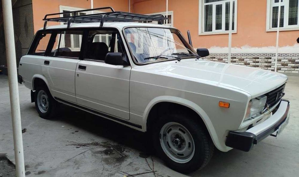ВАЗ 2104 Нархи: 3.500$ га сотилади.