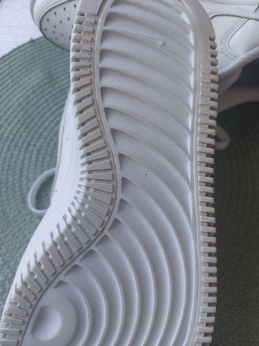 Сникърси на NIKE,номер 38,обувани няколко пъти,без забележки