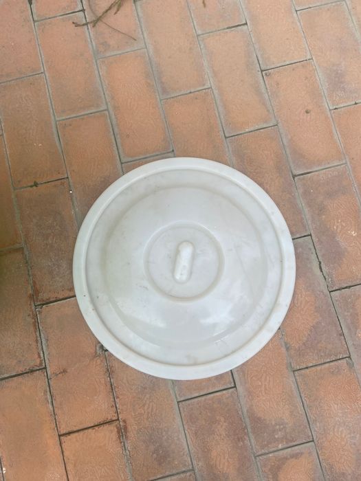 Ведро мусорное примерно 50 литров