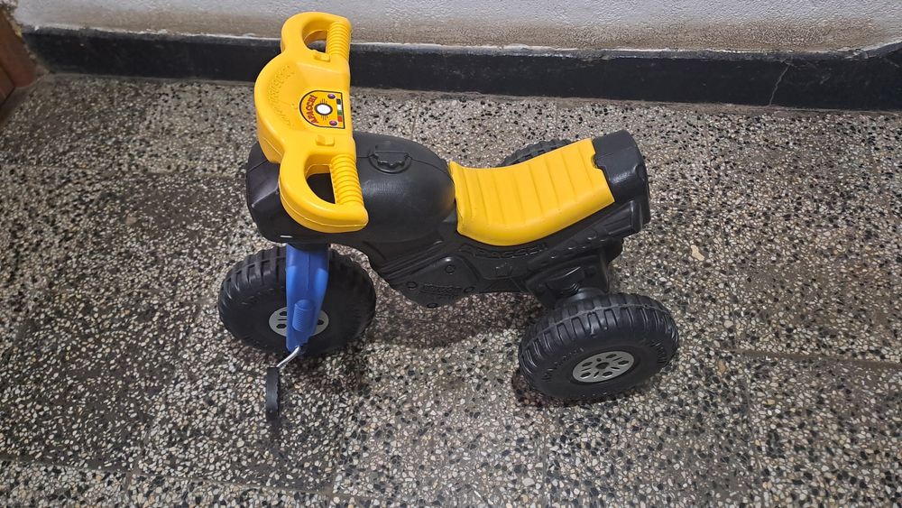 Детски мотор с педали