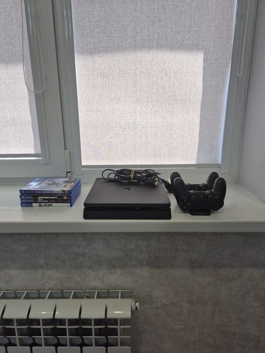 ПРОДАМ PS4 slim 500gb