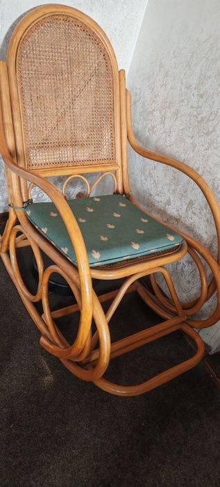 Кресло- качалка из ротанга