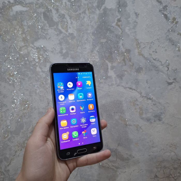 Продам Самсунг J3 2016 8 ГБ