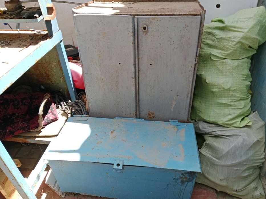 Темир стол, диска, 2 темир ящик .