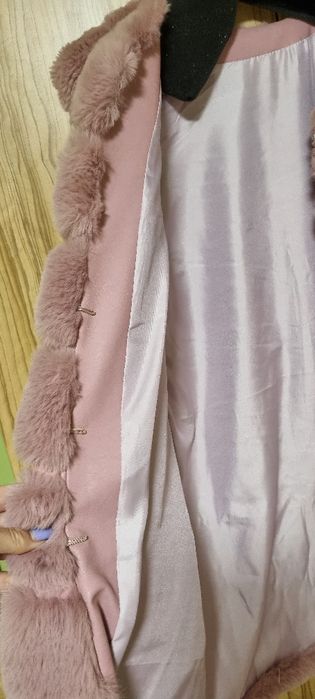 Розов пухен елек / Космест елек