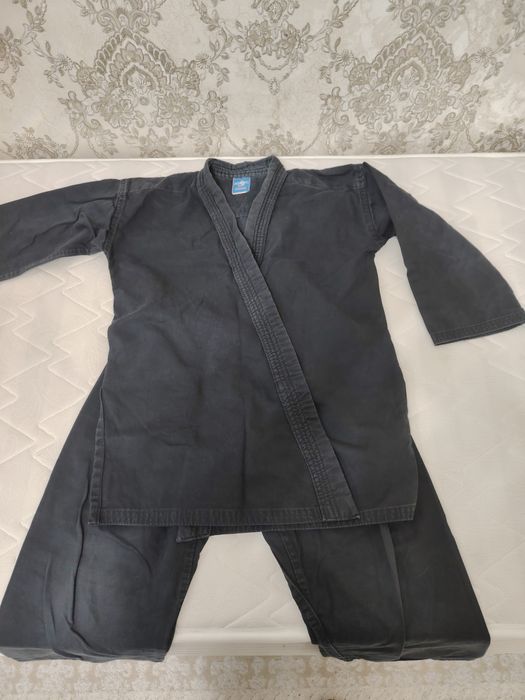 Продам кимоно 2 шт...