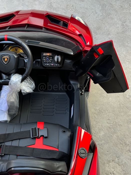 Детская машина Lamborghini Veneno с MP4 экраном и пультом | 3-6 лет