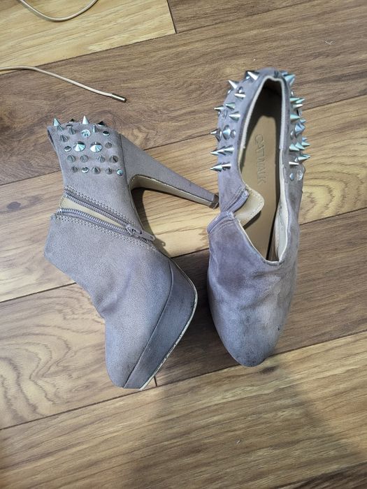 Обувки, боси обувки, маратонки, боти