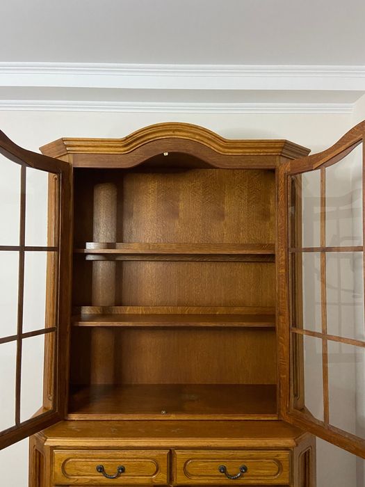 Bibliotecă din lemn