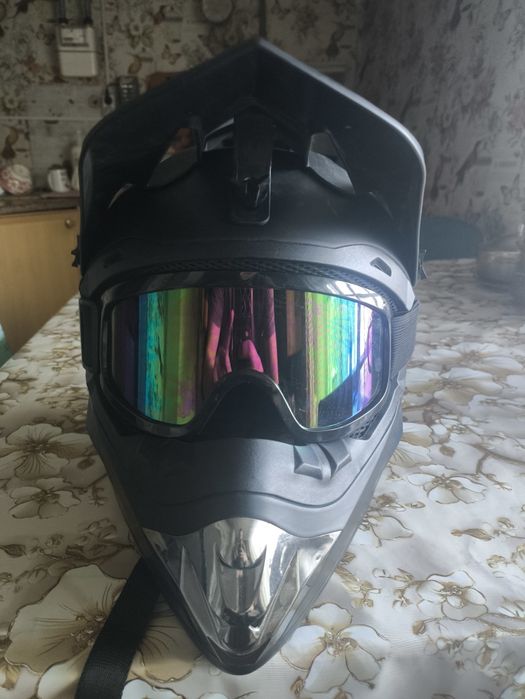 Продам шлем для мотоцикла