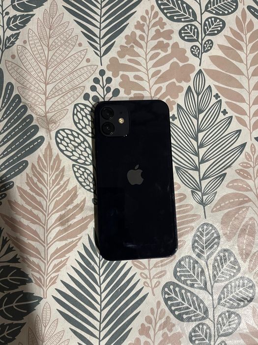 Продам Iphone 12