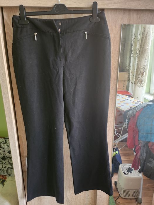 Pantaloni noi confecționați pentru UK