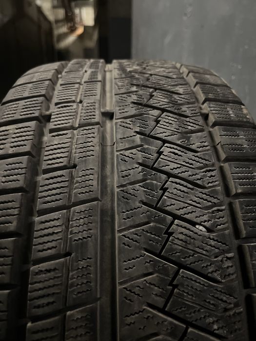 Автошины на Lexus 235/45/18