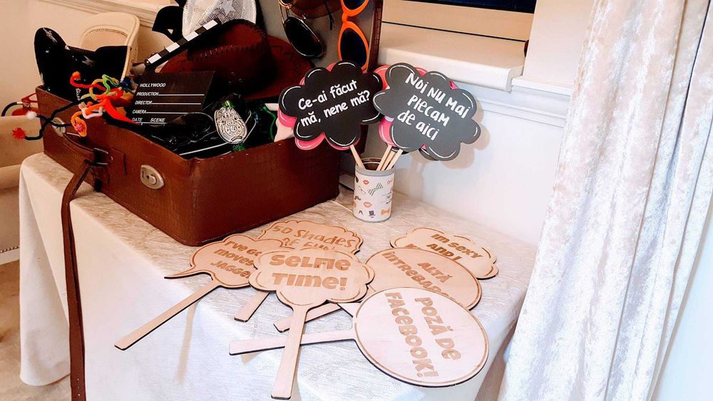Evenimente de neuitat, poze hazlii, rapide - cabina foto _Photo Booth