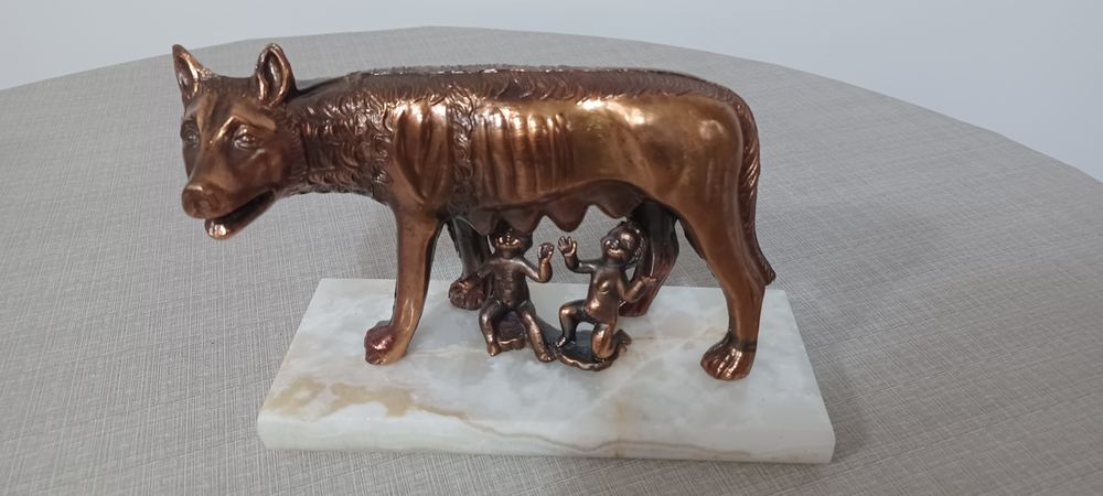 Lupa Capitolina / Lupoaica cu Romulus și Remus