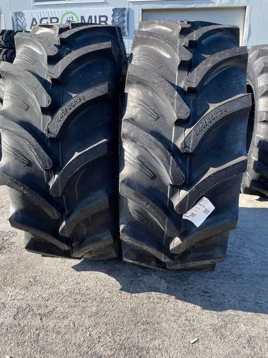 Caucicuri Radiale de tractor tubeless 440/65R28 Ozka