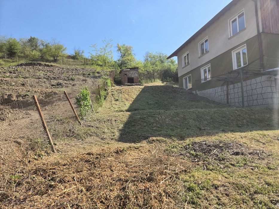 Почистване на парцели дворове и запустели имоти