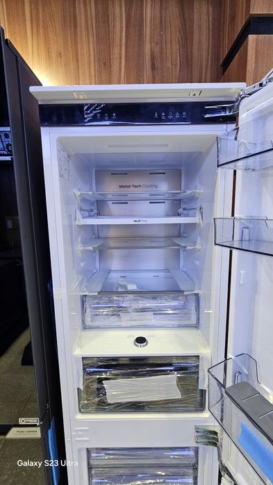 Встраиваемый холодильник