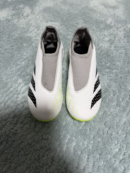 Adidasi cu crampoane marimea 31,5