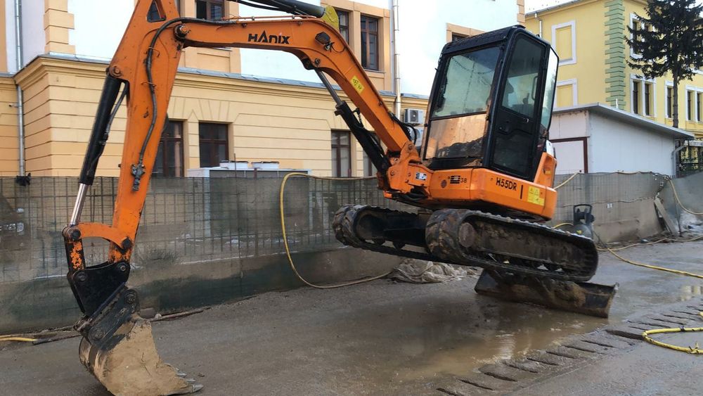 Excavator senile Hanix(Kubota) an 2014,  5.5T