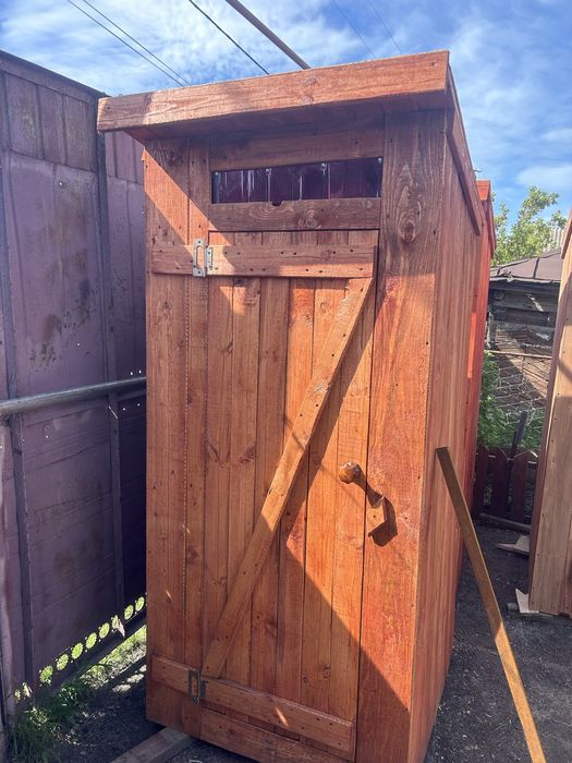 Продам хоз постройку и туалет уличный