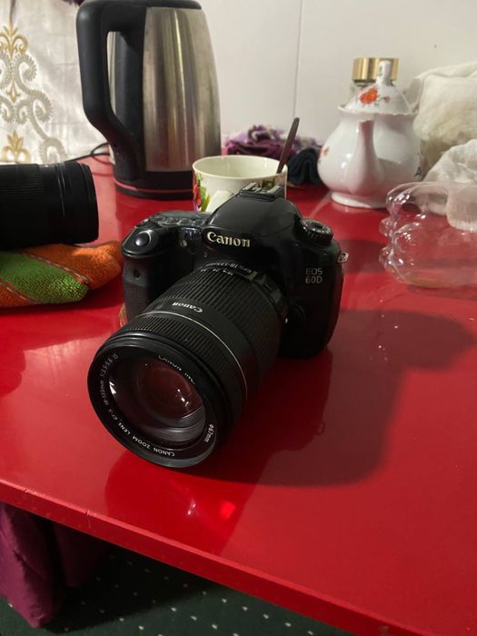 Canon 60D srochno sotiladi