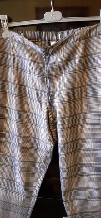 Pantaloni de vara model carouri