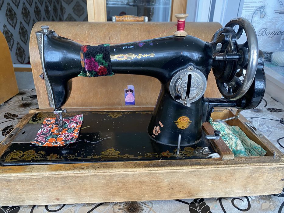 Qoʻl mashinkalari sotiladi