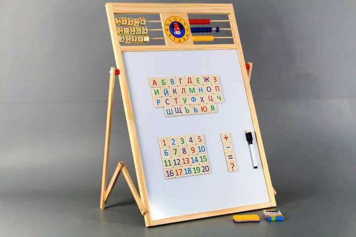 Дървена магнитна дъска на стойка 2в1 с БЪЛГАРСКИ букви