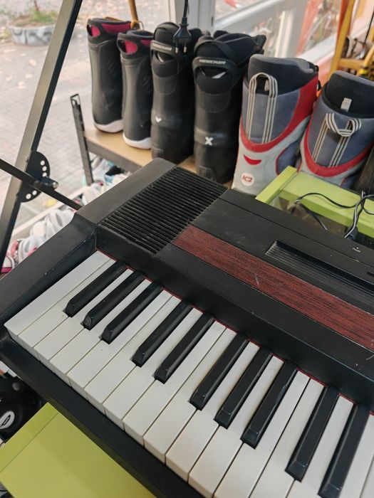 Дигитално пияно Roland EP-77