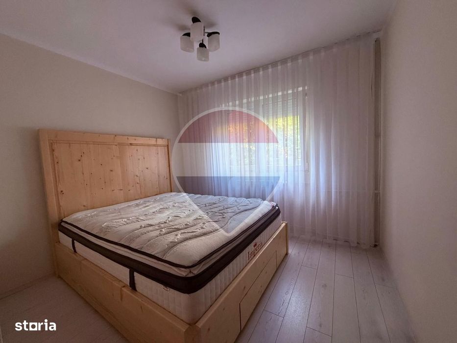 De vânzare apartament 3 camere Zona Universității, Str Ronald Reagen