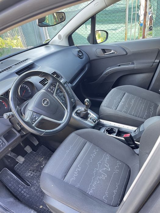 Inchiriez chirie inchirieri masina auto rent a car uz personal