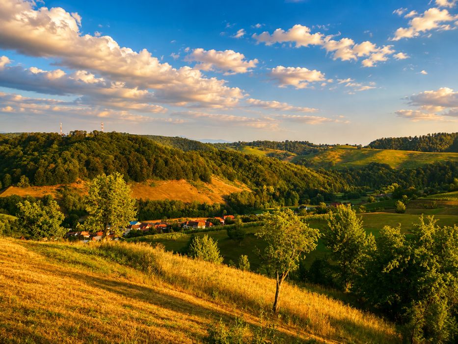 Vând teren intravilan construibil cu panoramă deosebită - 2453 mp Roșia