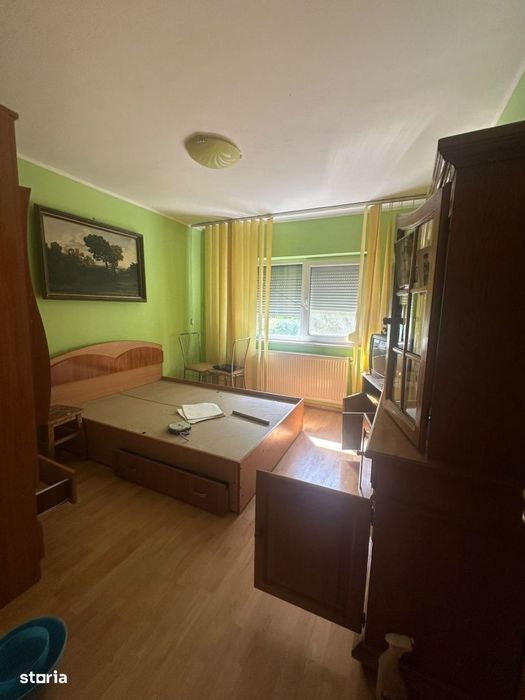 - Buzaului B-uri! Apartament 3 camere, etaj 2.