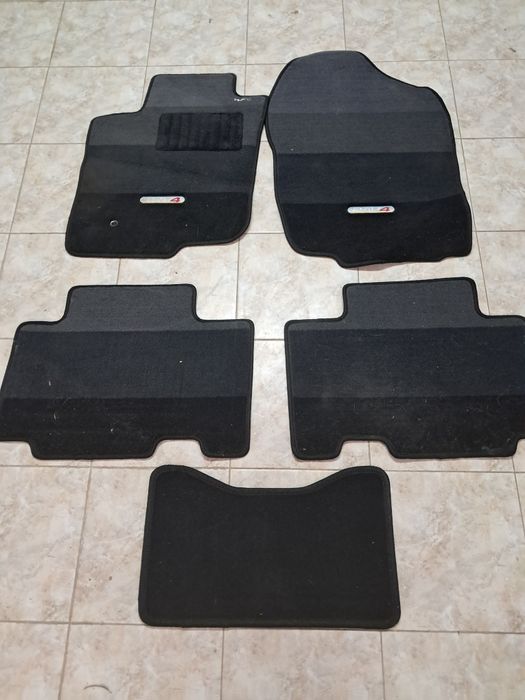 Продам коврики на тоета рав 4 2007г