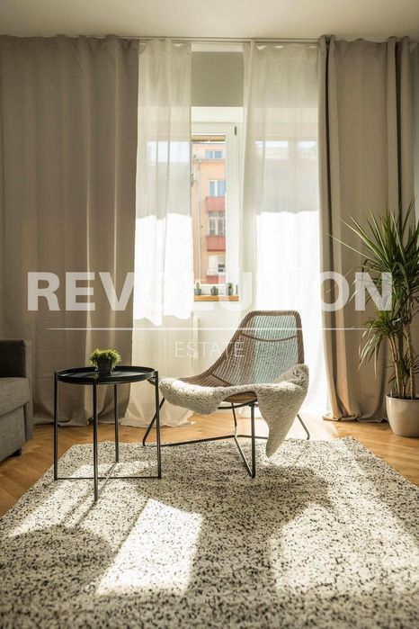 Тристаен апартамент в Центъра на София до НДК.