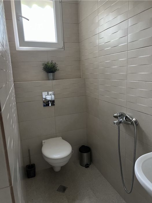 Дава се под наем Тристаен апартамент в София, Изток - 90 кв.м за 1000 € - Снимка #2