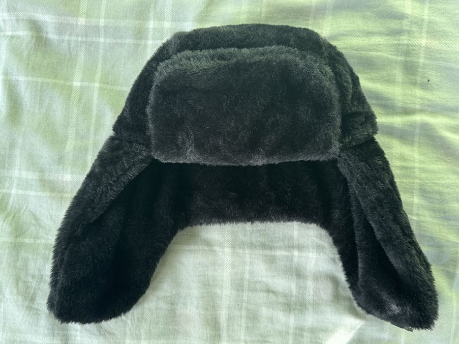 Зимна шапка, плътна и много топлеща.