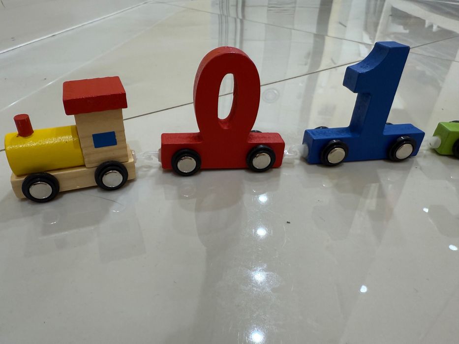 Дървено влакче с цифри