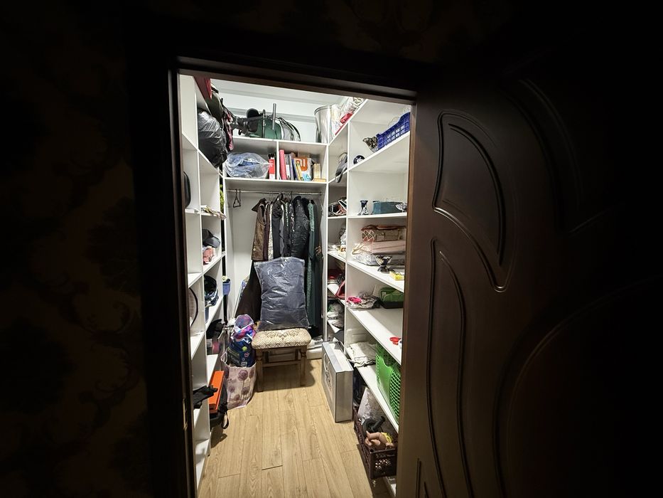 Продам 5 комнатную квартиру