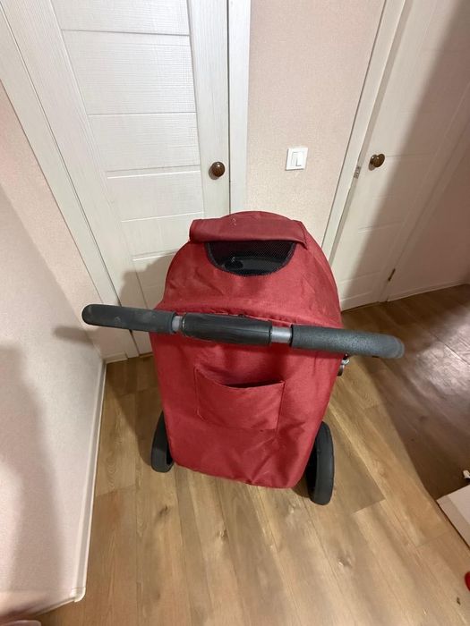 Продам красную коляску
