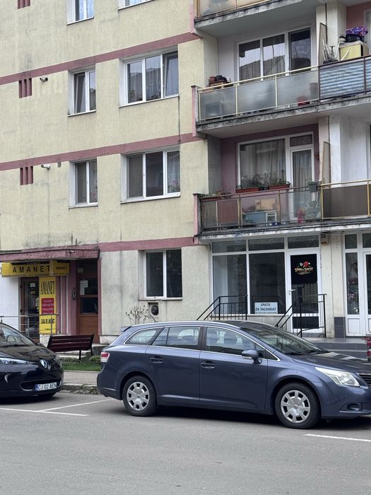 Vand spatiu comercial
