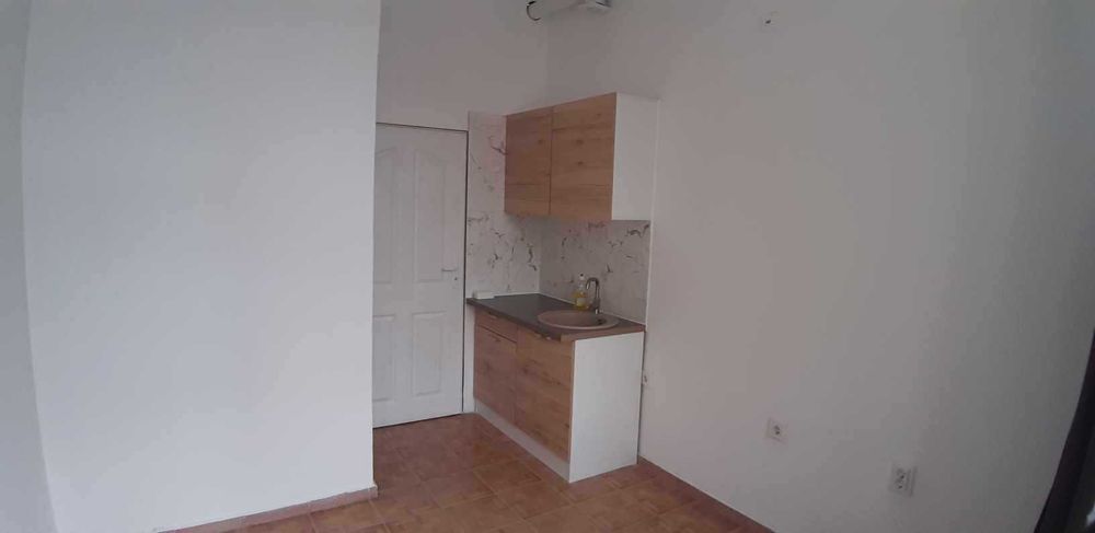 Дава се под наем Магазин в Търговище, Център - 15 кв.м за 153 € - Снимка #1