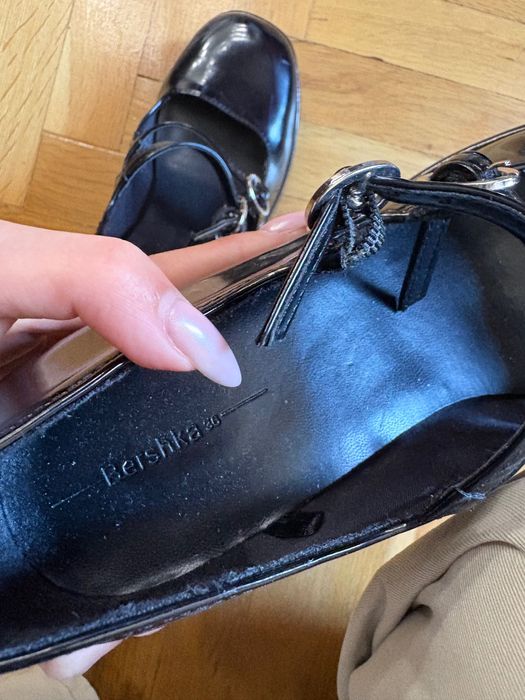 Черни токчета Bershka