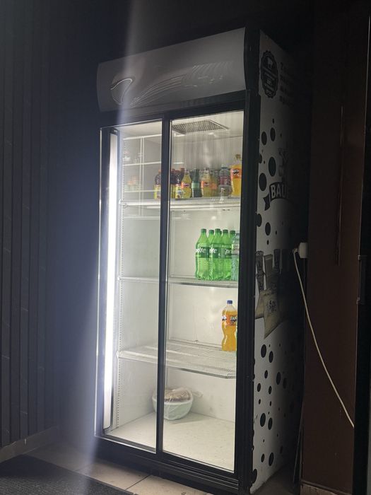 Витринный холодильник для напитков