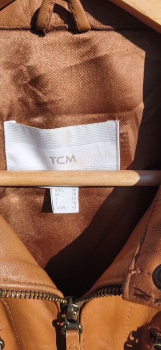 Haina noua ,scurta ,din piele naturala mărimea 42-44