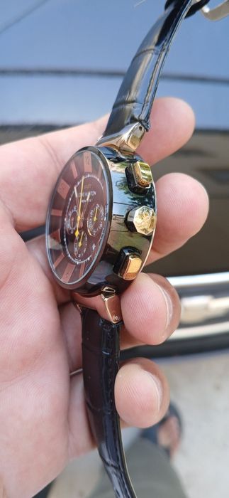 Это — модель Louis Vuitton Tambour LV‑277 Chronograph, где «LV‑277» об